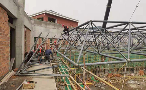 网架加工安装整体吊装法.jpg